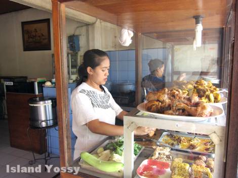 Warung RASA NIKMAT ワルン･ラサ･ニクマット 店内