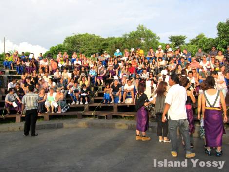 バリ島 ウルワトゥのケチャ 観客席