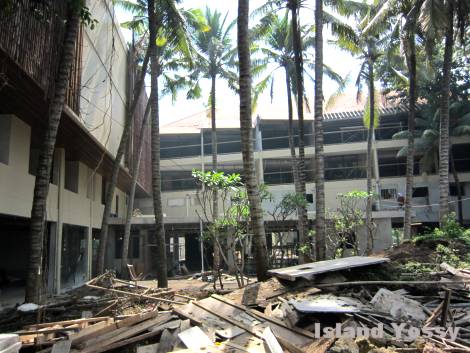 バリ島 クプクプ･バロン･ルーフトップ Kupu Kupu Barong Rooftop 内部