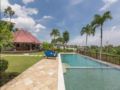 5 Bedroom Villa Rice Field View in Canggu; ホテル詳細