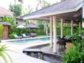 4 Bedroom Villa Close to Batu Belig Beach ホテル詳細