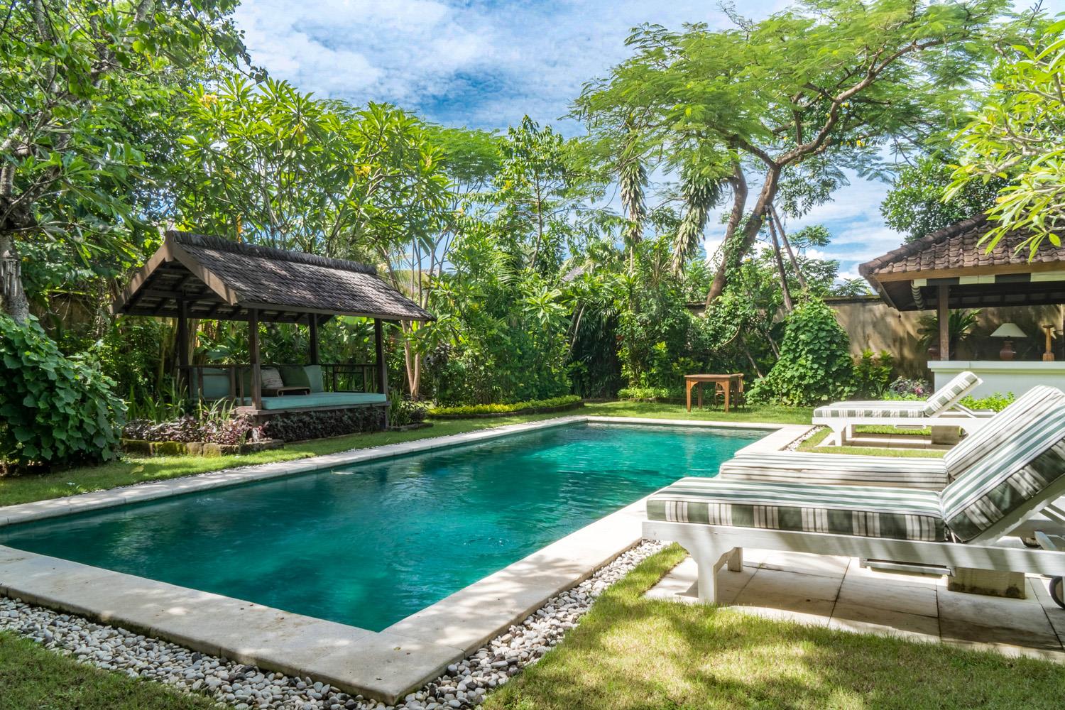 Colonial White Villa Seminyak ホテル詳細