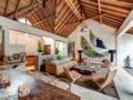 Exceptional Luxury 6 Bedroom Villa, Seminyak ホテル詳細