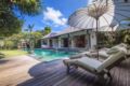 Ku 6 Bedroom with 2 pools Villa, Central Seminyak ホテル詳細