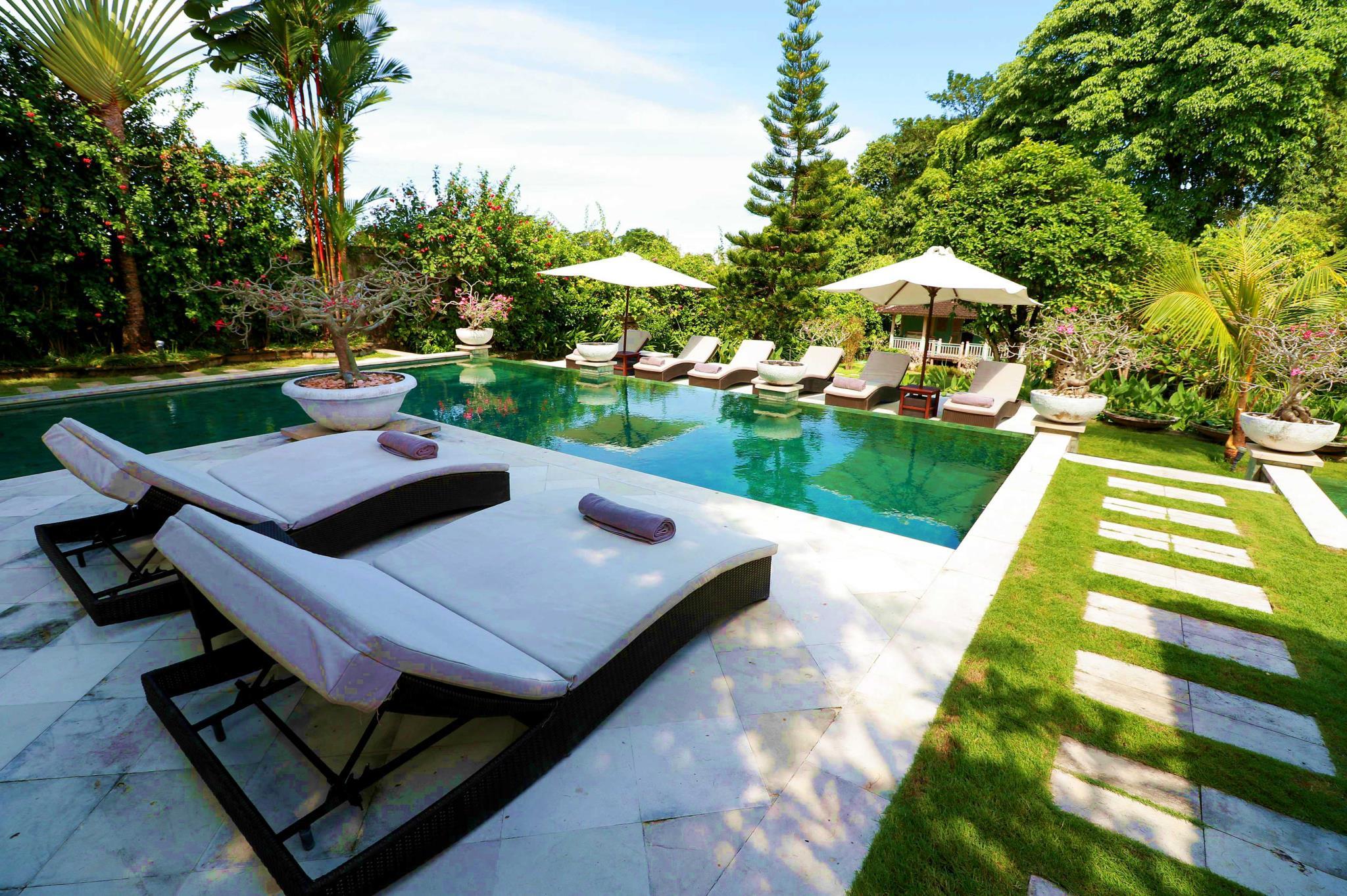 Palatial 5 Bed Luxe Pool & Jacuzzi Villa SEMINYAK ホテル詳細