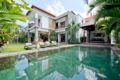 Seratus, Luxury 3 Bedroom Villa, Close to Beach ホテル詳細