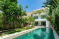 Sundrenched Luxury 4 Bedroom Villa, Seminyak ホテル詳細