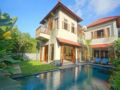 3 Bedrooms Villa Ultimate LUXURY And COZY in Ubud ホテル詳細