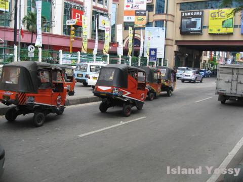 BAJAJ バジャが走る道路