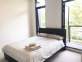 Beautiful home sleeps 3, close to CBD & Airport ホテル詳細