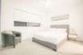 Boutique 3 bed 2 bath apt with balcony city view ホテル詳細