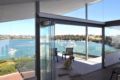 Fremantle Dream - River-front Architect Home & Walk to Beach ホテル詳細