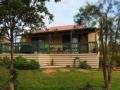Lakes Entrance Country Cottages ホテル詳細