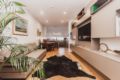 Lush Adelaide Apartment with Parking and Gym ホテル詳細