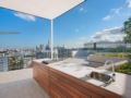 Luxury City Action - Pool, Views, Rooftop Terrace ホテル詳細