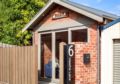 Quiet warehouse living in convenient location ホテル詳細
