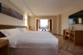 Large bed room with lake view terrace ホテル詳細