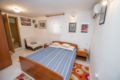 Cozy two bedroom apartment in Grebastica ホテル詳細