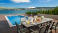 Modern 5 star villa Rose with pool - EOS-CROATIA ホテル詳細