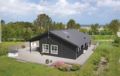 Three-Bedroom Holiday home with a Fireplace in Frederikshavn ホテル詳細