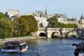 Notre Dame MARAIS Pompidou Luxe 2 Bed 2 Bath ホテル詳細