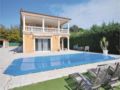 Five-Bedroom Holiday Home in Frejus ホテル詳細