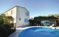 Four-Bedroom Holiday Home in Camaret sur Aigues ホテル詳細