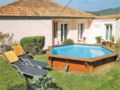 Four-Bedroom Holiday Home in Donzere ホテル詳細