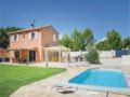 Four-Bedroom Holiday Home in Saint Cannat ホテル詳細