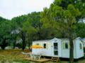 Mobil home 6 personnes à 10min des plages ホテル詳細