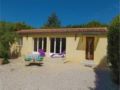 One-Bedroom Holiday Home in Caderousse ホテル詳細