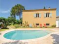 Three-Bedroom Holiday Home in St-Hilaire-d'Ozlihan ホテル詳細