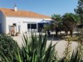 Two-Bedroom Holiday Home in l'Aiguillon sur Mer ホテル詳細