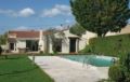 Two-Bedroom Holiday home L'Isle sur la Sorgue with a Fireplace 08 ホテル詳細