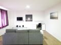 90m2 Wesel Apartment- 3 rooms & kitchen for groups ホテル詳細