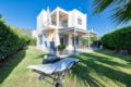 Elegant maisonette with Garden, steps to the Beach ホテル詳細