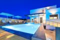 Perla Bianca Villa with Private Heated Pool ホテル詳細