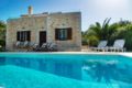 Stone-built Pr. pool Villa, sea view, breakfast ホテル詳細