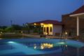 3 BHK villa w/ modern decorHill ViewPool UDP ホテル詳細