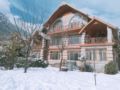 3BR Luxurious Wooden Chalet In Himalayas ホテル詳細
