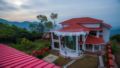 PleasantVille - 4BR Home on a Hill - AC, WiFI, BBQ ホテル詳細