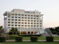 Sun N Sand Shirdi Hotel ホテル詳細