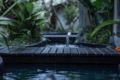 10-BR Private House w/Pool & unique wooden house ホテル詳細