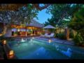 2BR Villas Surrounded by Tropical Green Landscape ホテル詳細