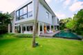 4 Bedroom Mansion Private Pool in Berawa, Canggu ホテル詳細