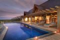 4BR Wooden Family Villa Khaya with Infinity Pool ホテル詳細