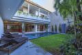 5BDR Private Villa Closes Seminyak Square ホテル詳細