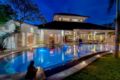 Amazing Villas Complex, 8 BR, Seminyak w/ staff ホテル詳細