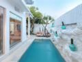 Boho-chic 2BR Villa short drive from Omnia DayClub ホテル詳細