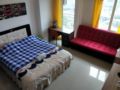 Comfy & spacious studio, CONNECTED to Pakuwon Mall ホテル詳細